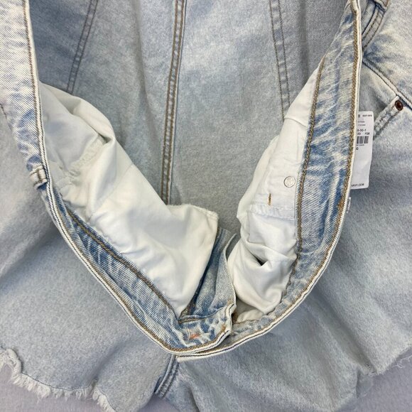 NWT Old Navy Denim Shorts Plus 30 Jeans Curvy OG High Rise Distressed Light Wash - Picture 16 of 16